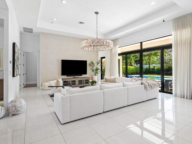 Продажа дома по адресу 9594 Vescovato Way - фото 6809013