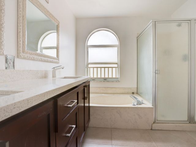 Дом в аренду по адресу 15895 NW 5th Street - фото 6787333