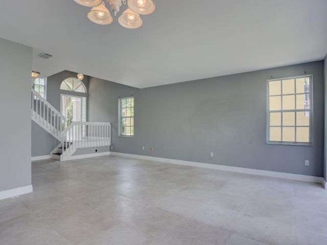 Дом в аренду по адресу 15895 NW 5th Street - фото 6787342