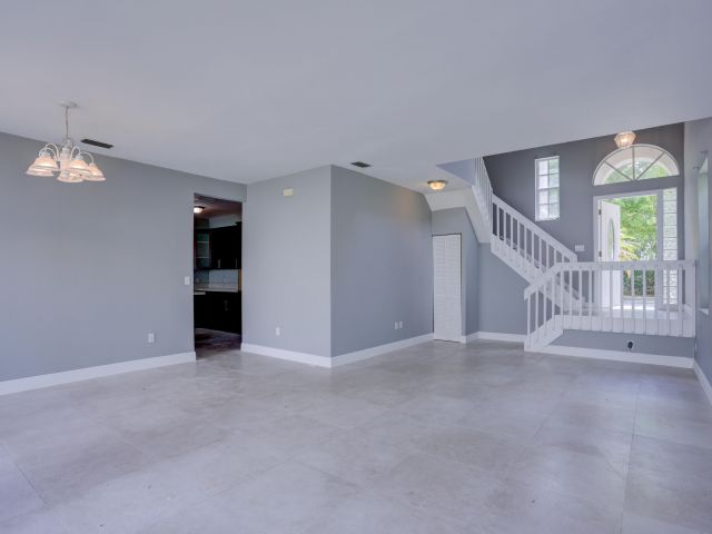 Дом в аренду по адресу 15895 NW 5th Street - фото 6787343