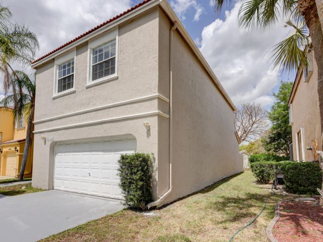 Дом в аренду по адресу 15895 NW 5th Street - фото 6787346
