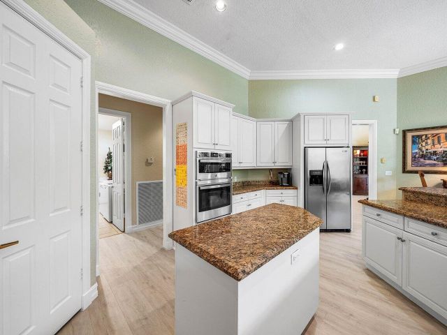 Продажа дома по адресу 2560 Whispering Oaks Lane - фото 6816632