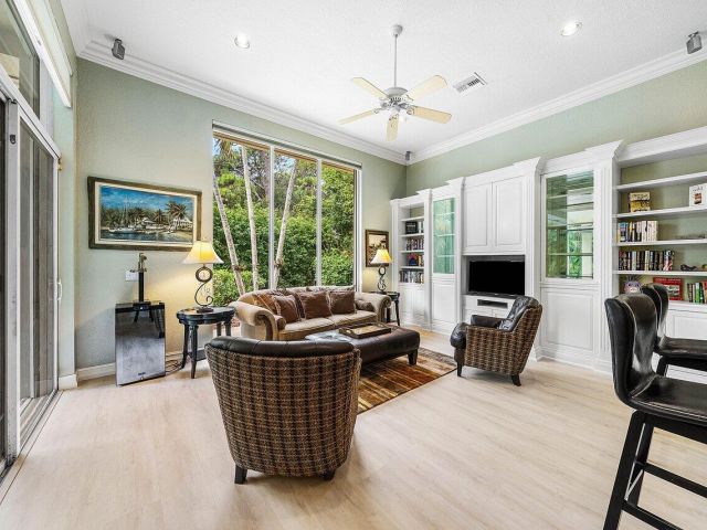 Продажа дома по адресу 2560 Whispering Oaks Lane - фото 6816634