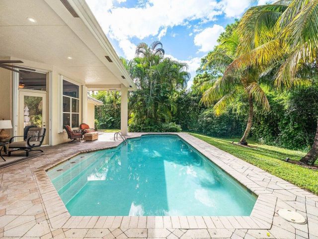 Продажа дома по адресу 2560 Whispering Oaks Lane - фото 6816635