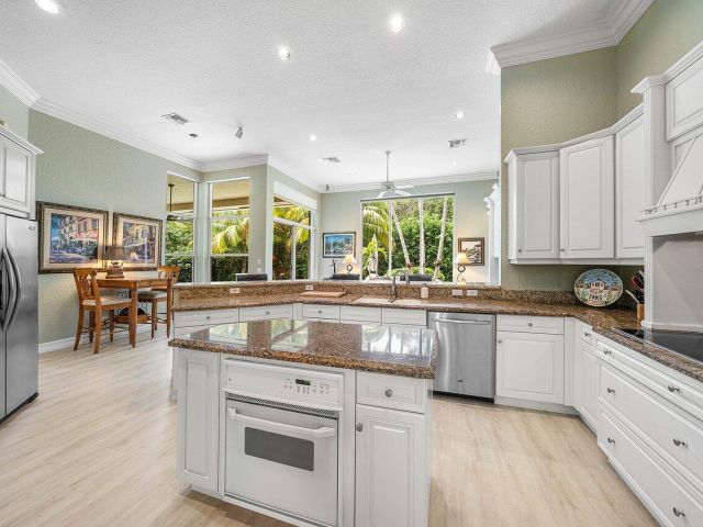 Продажа дома по адресу 2560 Whispering Oaks Lane - фото 6816643