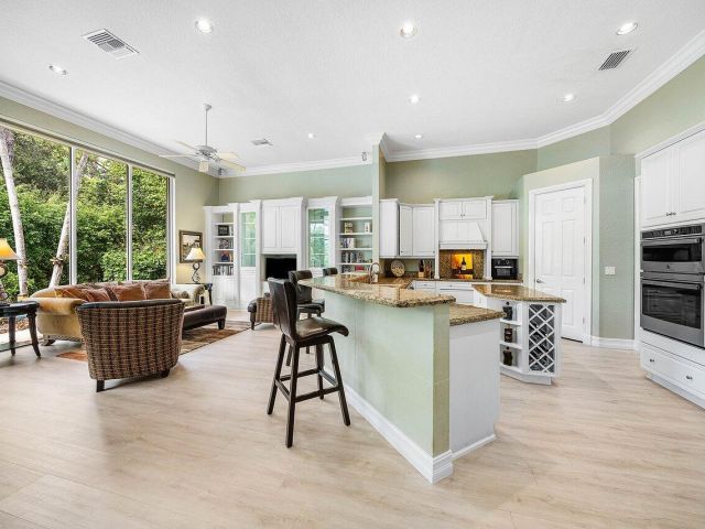 Продажа дома по адресу 2560 Whispering Oaks Lane - фото 6816644