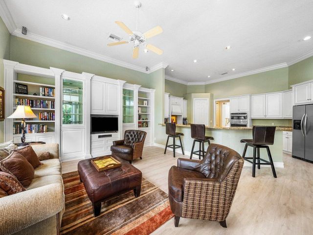 Продажа дома по адресу 2560 Whispering Oaks Lane - фото 6816647