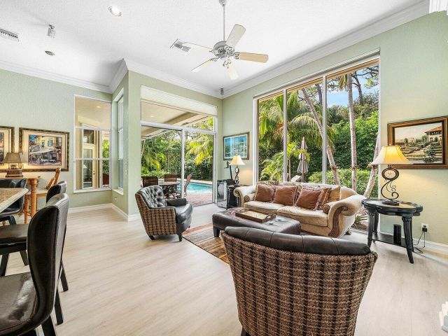 Продажа дома по адресу 2560 Whispering Oaks Lane - фото 6816648