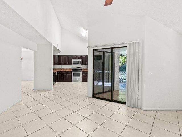 Дом в аренду по адресу 9308 Ketay Circle - фото 6787308