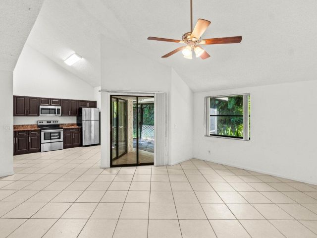 Дом в аренду по адресу 9308 Ketay Circle - фото 6787310