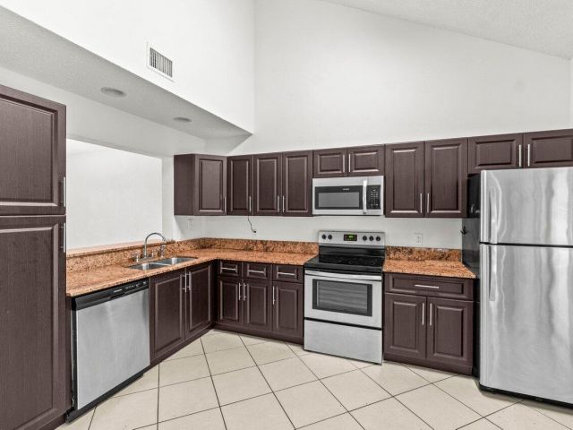 Дом в аренду по адресу 9308 Ketay Circle - фото 6787313