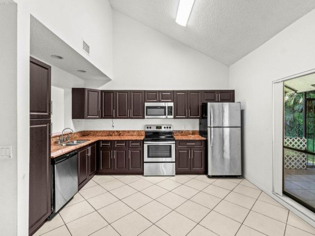 Дом в аренду по адресу 9308 Ketay Circle - фото 6787315