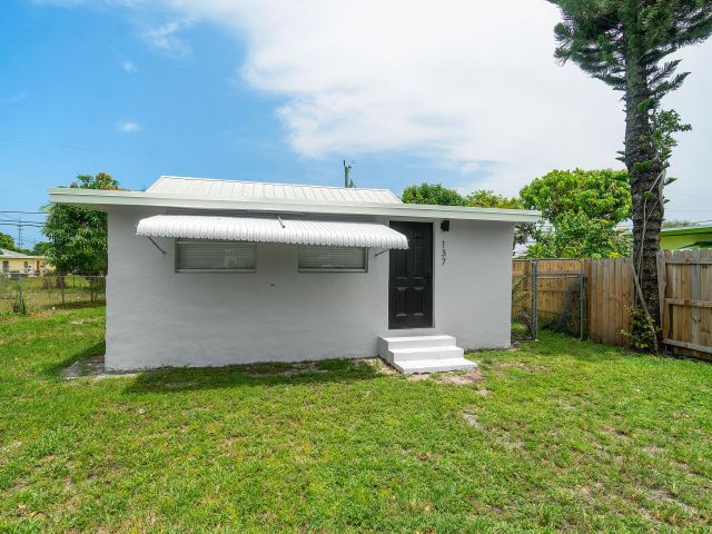 Продажа дома по адресу 137 SW 9th Avenue - фото 6803461