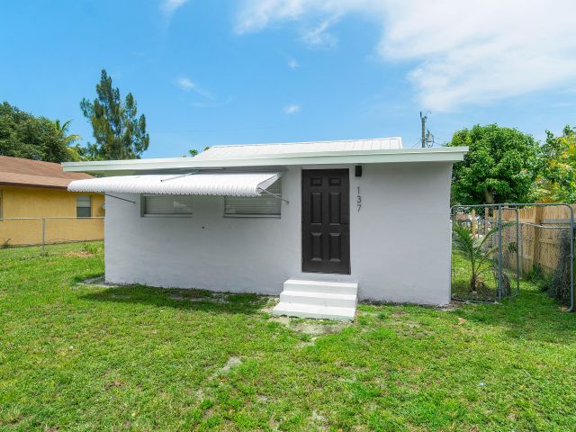 Продажа дома по адресу 137 SW 9th Avenue - фото 6803462