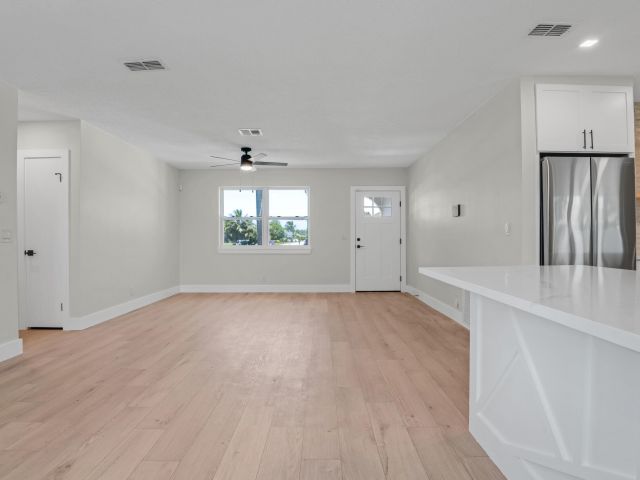 Продажа дома по адресу 598 Coral Way - фото 6803495