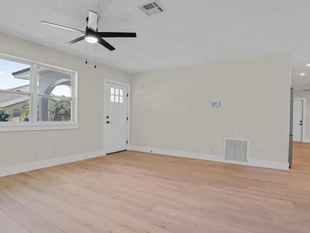 Продажа дома по адресу 598 Coral Way - фото 6803497