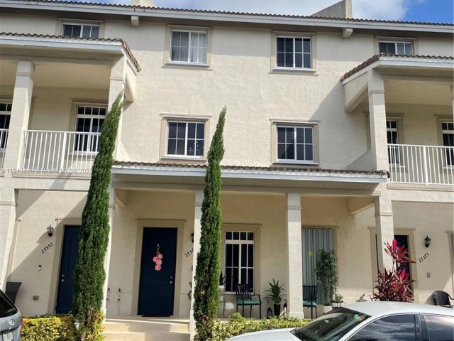 Дом в аренду по адресу 27563 SW 139th Psge #A - фото 7483496