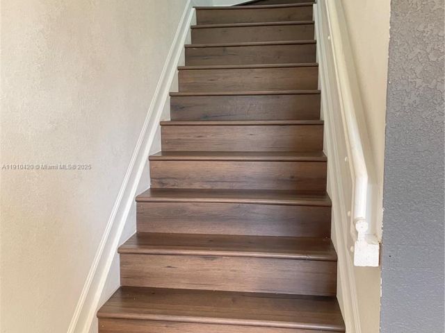 Дом в аренду по адресу 27563 SW 139th Psge #A - фото 7483501