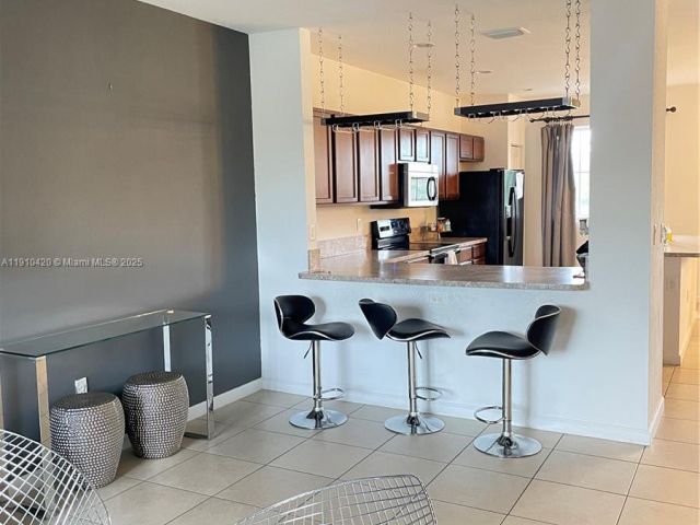 Дом в аренду по адресу 27563 SW 139th Psge #A - фото 7483507