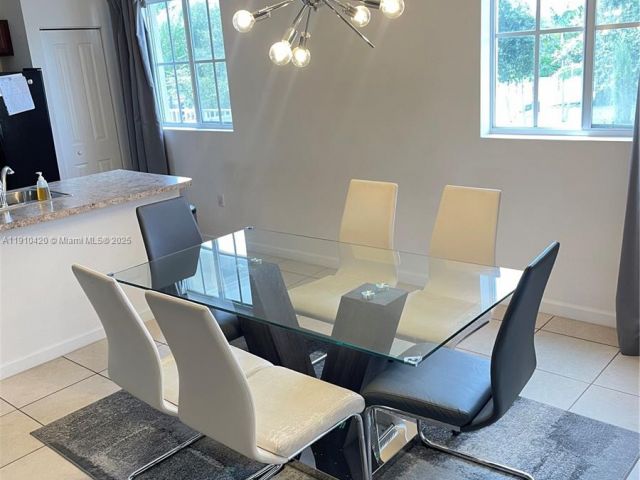 Дом в аренду по адресу 27563 SW 139th Psge #A - фото 7483510