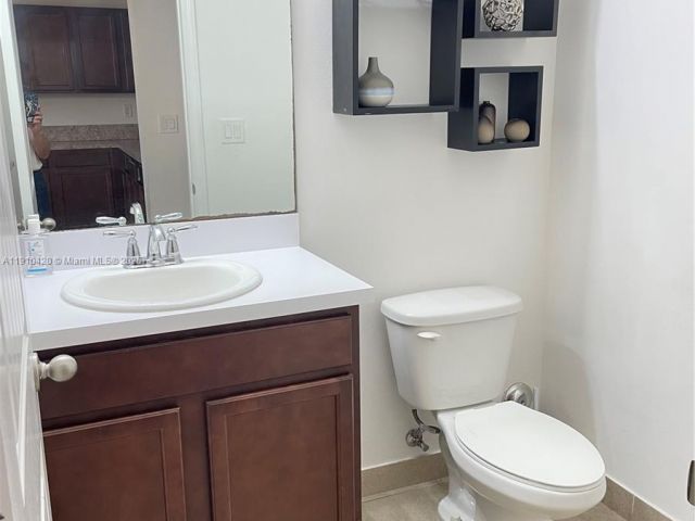 Дом в аренду по адресу 27563 SW 139th Psge #A - фото 7483516