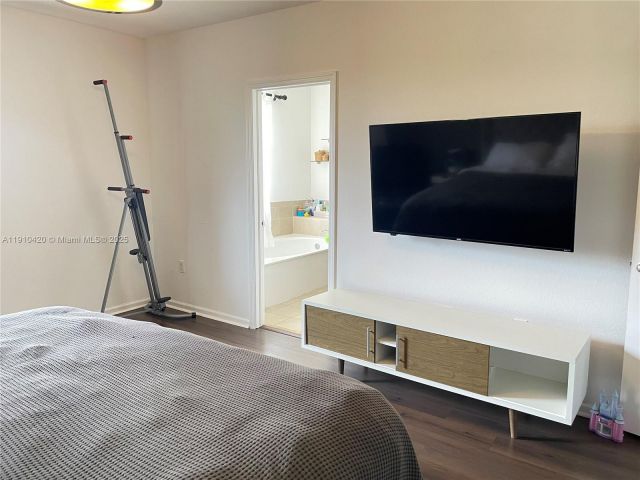 Дом в аренду по адресу 27563 SW 139th Psge #A - фото 7483523