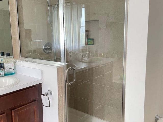 Дом в аренду по адресу 27563 SW 139th Psge #A - фото 7483527