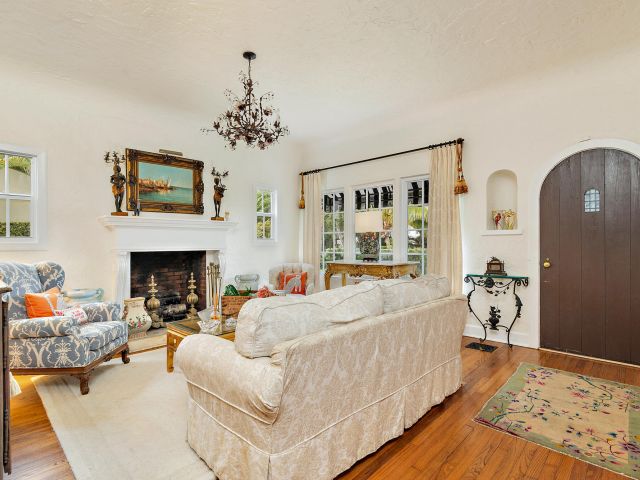 Продажа дома по адресу 710 Flamingo Drive - фото 6808219