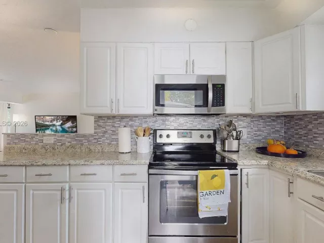 Продажа дома по адресу 1630 SW 23rd Ave - фото 7548254