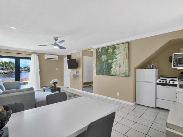 Дом в аренду по адресу 1901 N Riverside Drive Apt 1 - фото 6831519