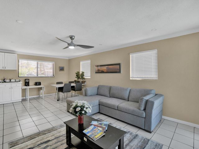 Дом в аренду по адресу 1901 N Riverside Drive Apt 1 - фото 6831520