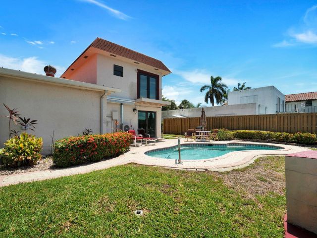 Дом в аренду по адресу 1901 N Riverside Drive Apt 1 - фото 6831525