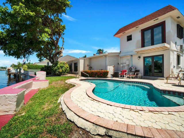 Дом в аренду по адресу 1901 N Riverside Drive Apt 1 - фото 6831526