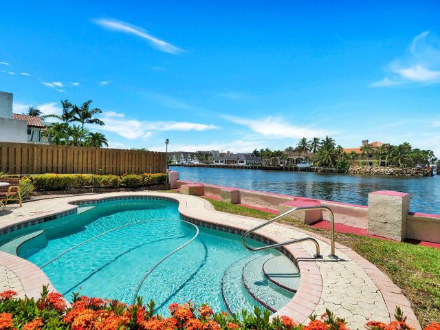 Дом в аренду по адресу 1901 N Riverside Drive Apt 1 - фото 6831527