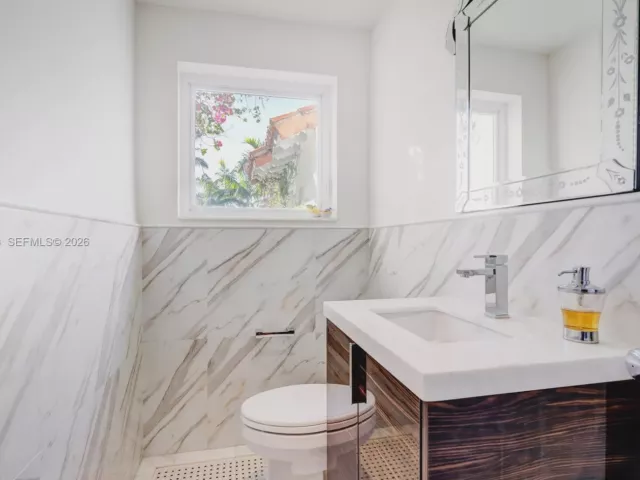 Дом в аренду по адресу 5800 La Gorce Dr NA - фото 6793382