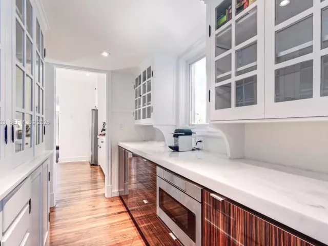 Дом в аренду по адресу 5800 La Gorce Dr NA - фото 6793383