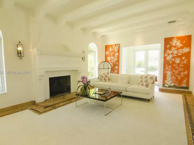 Дом в аренду по адресу 5800 La Gorce Dr NA - фото 6793385