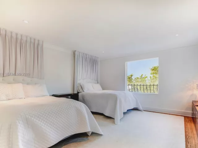 Дом в аренду по адресу 5800 La Gorce Dr NA - фото 6793377