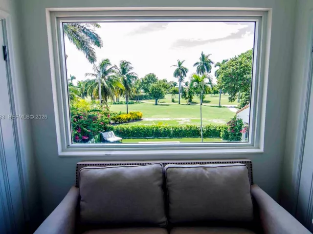 Дом в аренду по адресу 5800 La Gorce Dr NA - фото 6793379