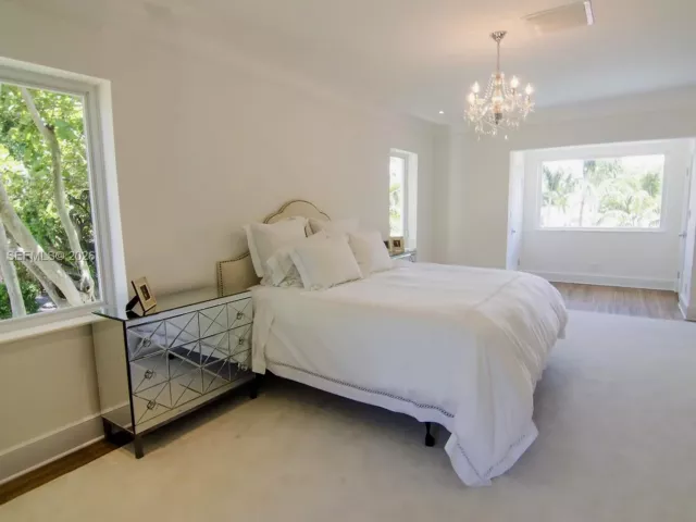 Дом в аренду по адресу 5800 La Gorce Dr NA - фото 6793380