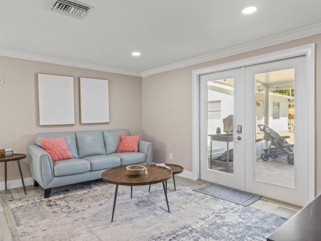 Дом в аренду по адресу 215 NE 17th Street - фото 6798598