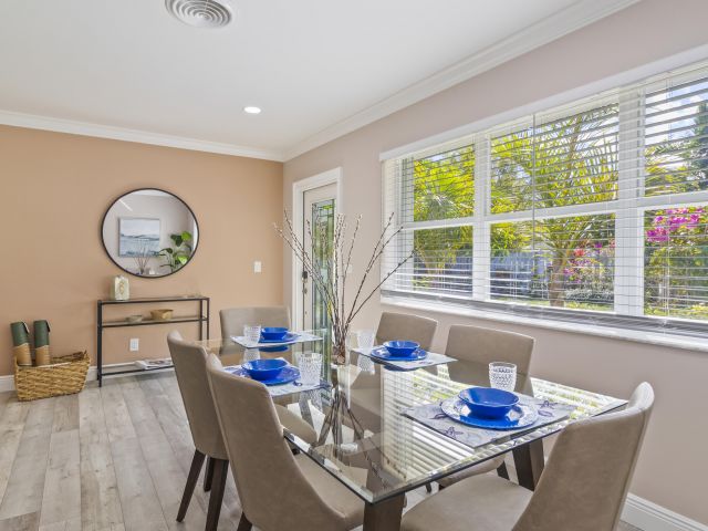 Дом в аренду по адресу 215 NE 17th Street - фото 6798600