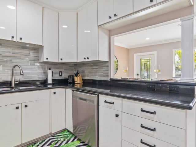 Дом в аренду по адресу 215 NE 17th Street - фото 6798602