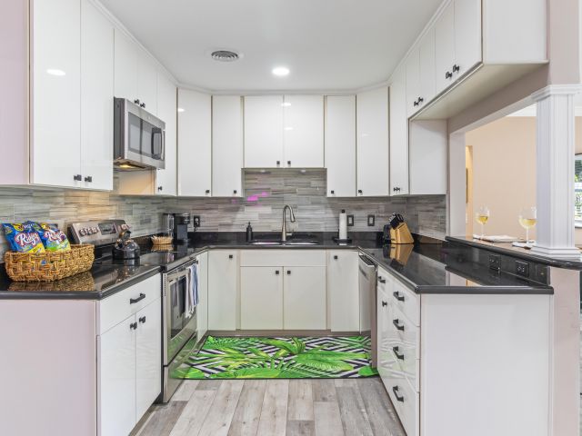 Дом в аренду по адресу 215 NE 17th Street - фото 6798603