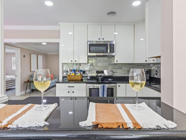 Дом в аренду по адресу 215 NE 17th Street - фото 6798604