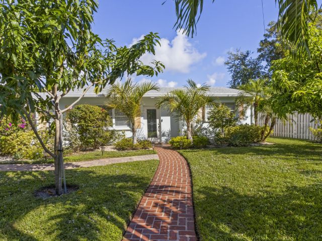 Дом в аренду по адресу 215 NE 17th Street - фото 6798606