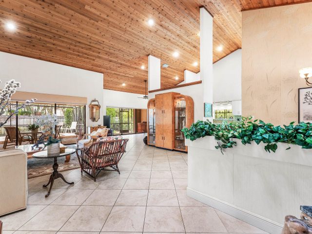 Продажа дома по адресу 4299 NW 26th Avenue - фото 6833177