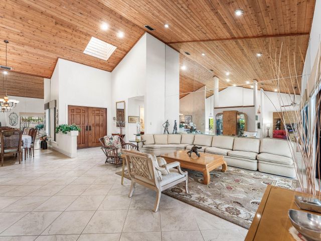 Продажа дома по адресу 4299 NW 26th Avenue - фото 6833178