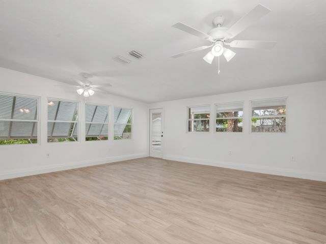 Дом в аренду по адресу 236 Ashworth Street - фото 6788738