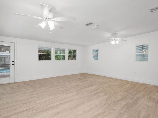 Дом в аренду по адресу 236 Ashworth Street - фото 6788739